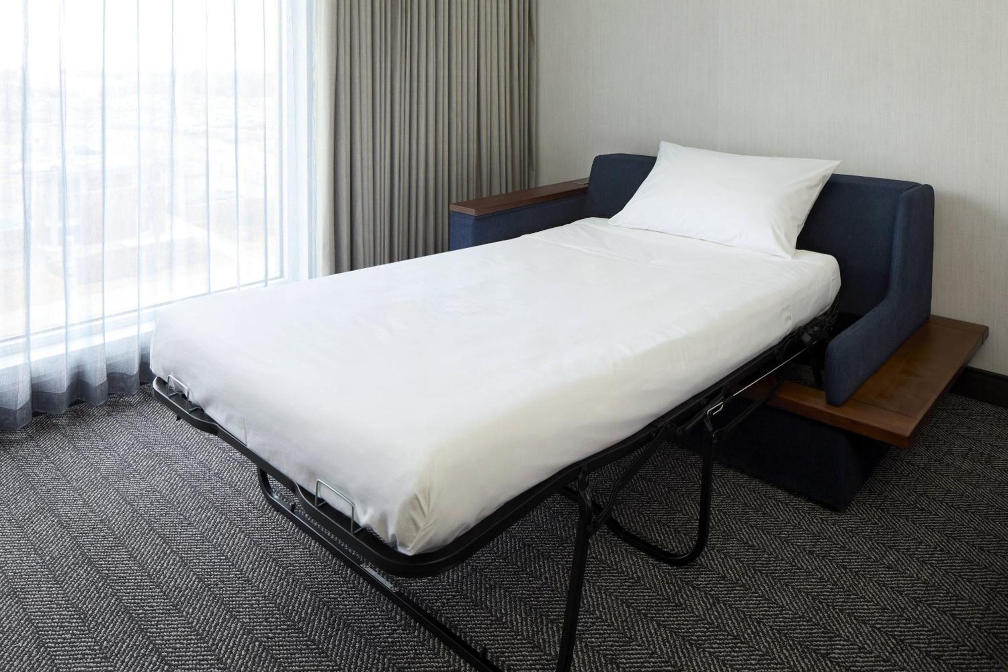 Courtyard By Marriott Montreal Laval Exterior foto