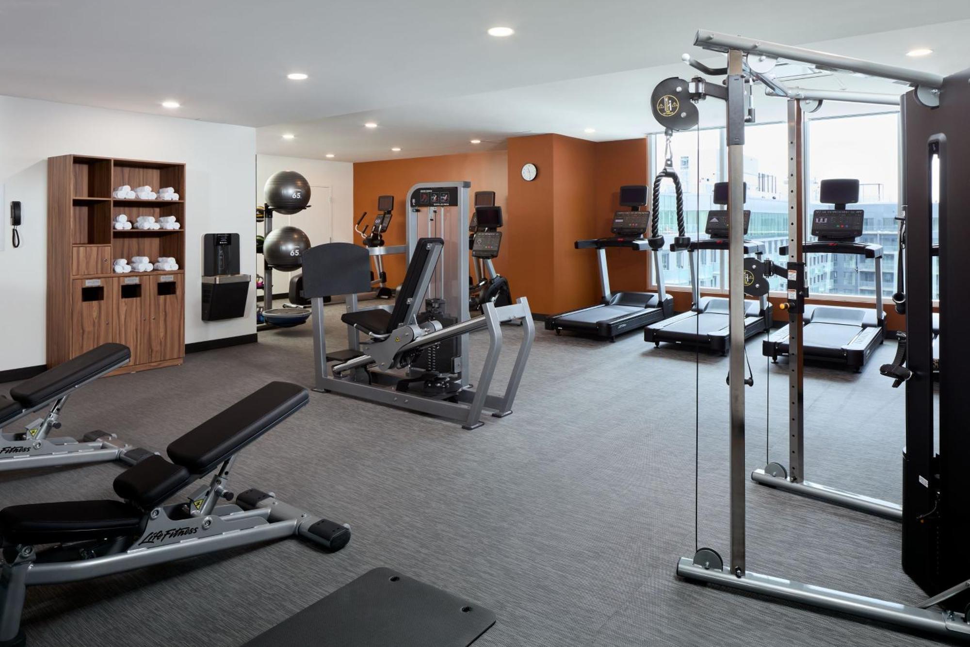 Courtyard By Marriott Montreal Laval Exterior foto