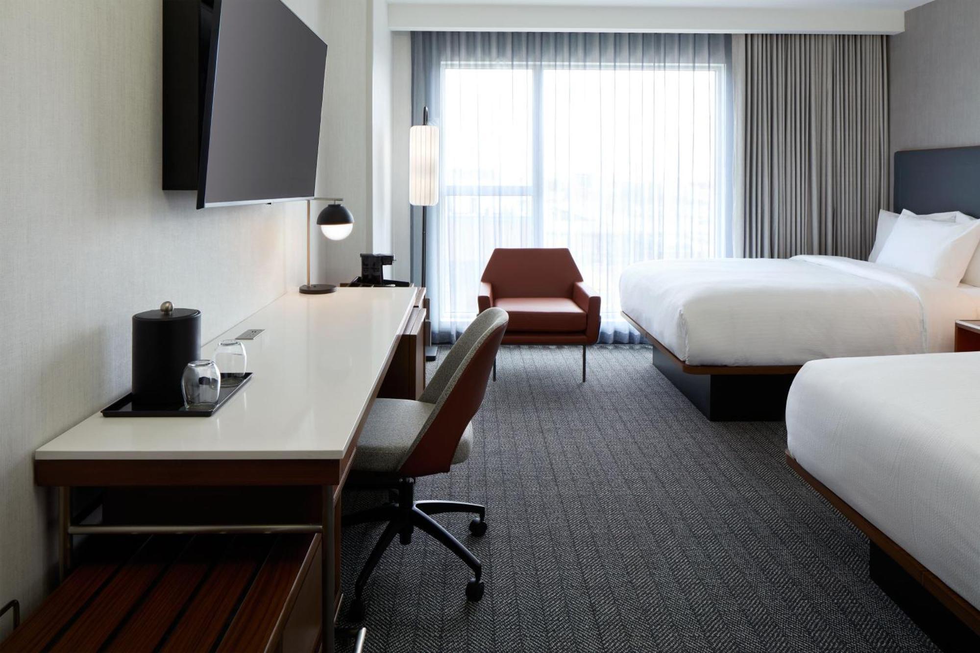 Courtyard By Marriott Montreal Laval Exterior foto