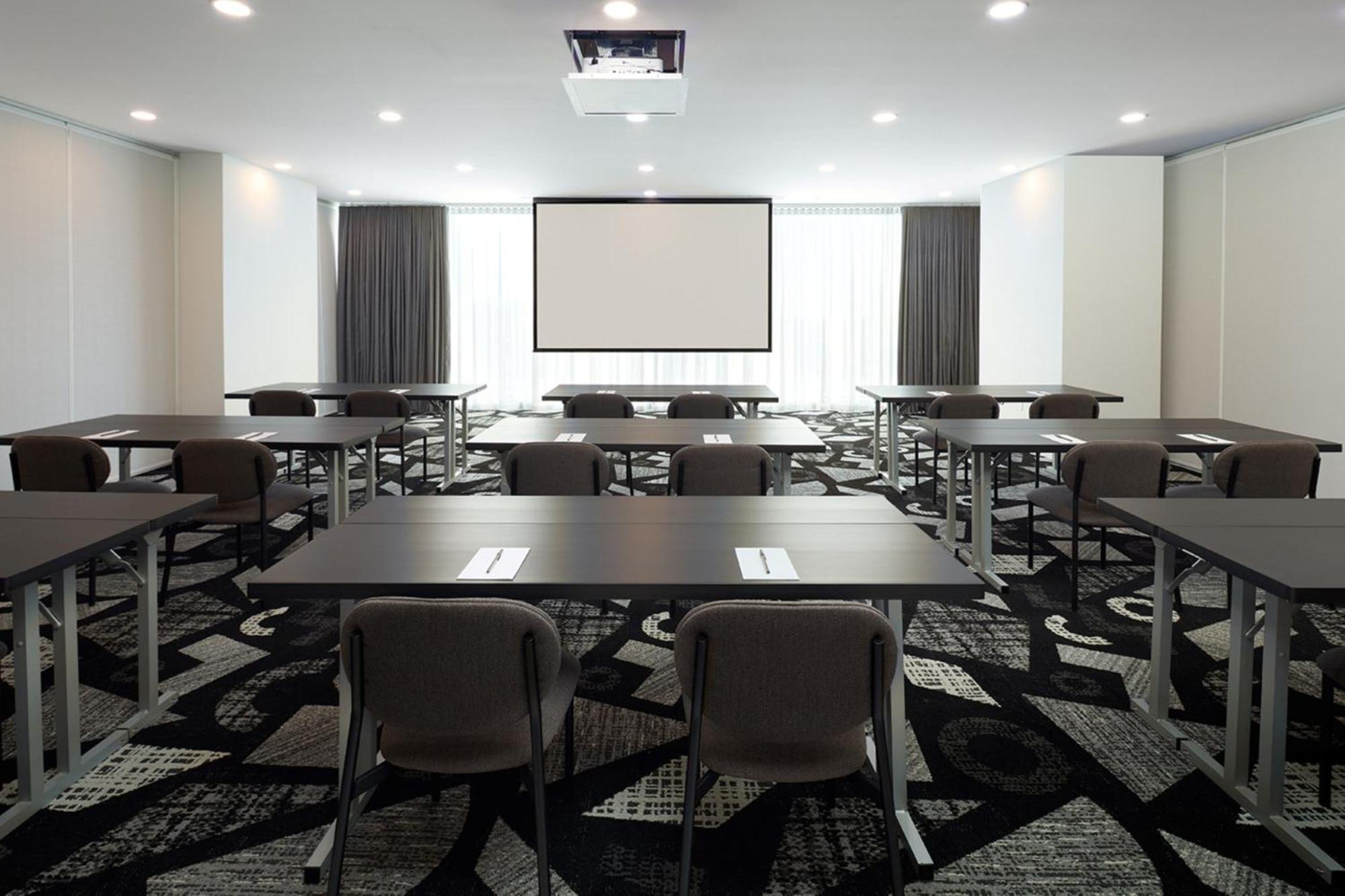 Courtyard By Marriott Montreal Laval Exterior foto