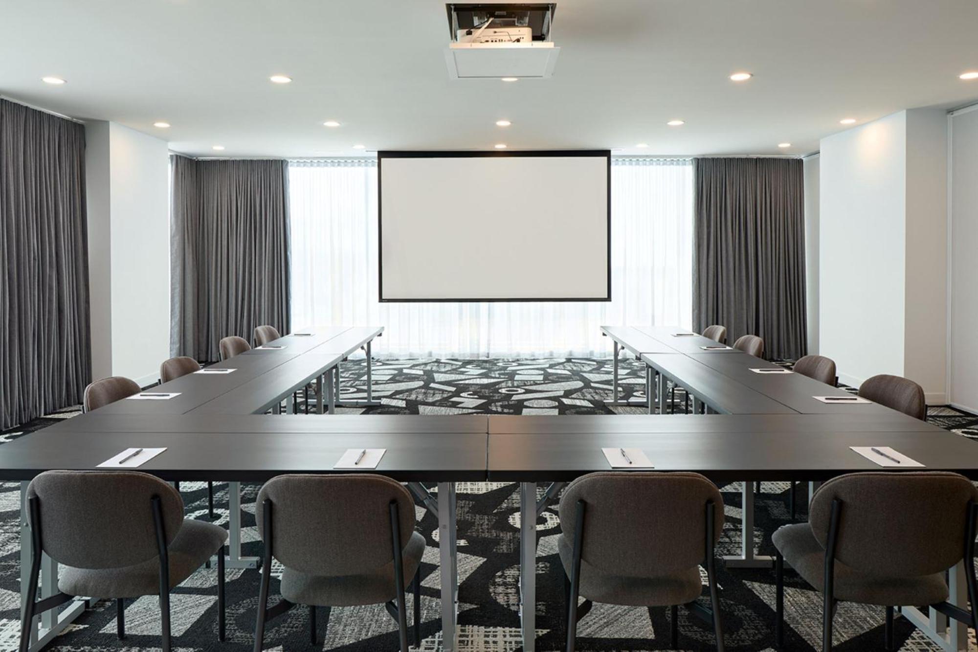Courtyard By Marriott Montreal Laval Exterior foto