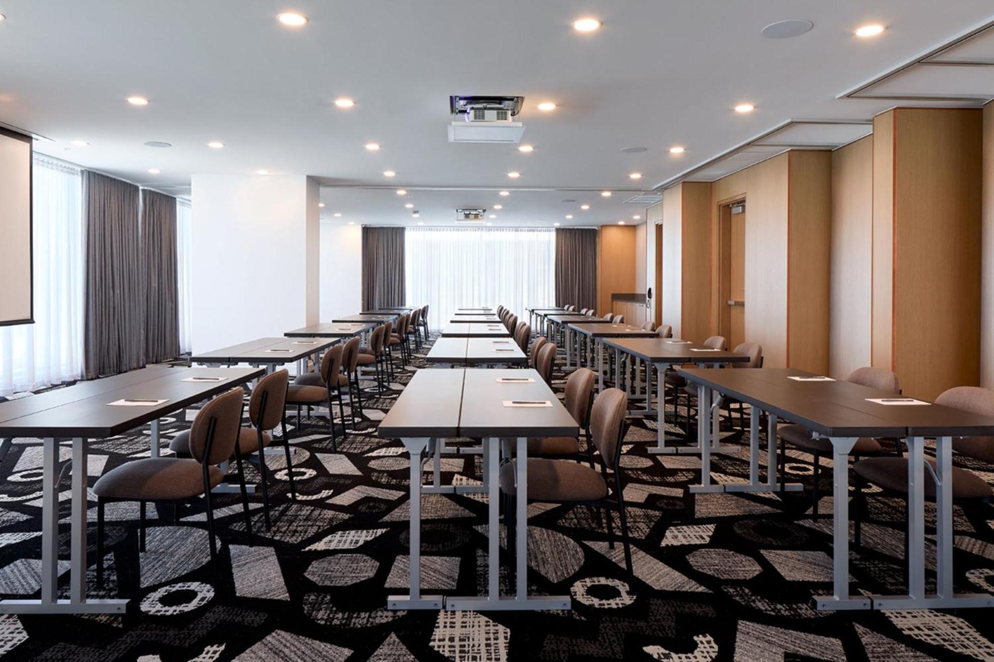 Courtyard By Marriott Montreal Laval Exterior foto